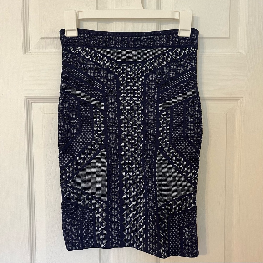 bcbgmaxazria blue patterned skirt size m